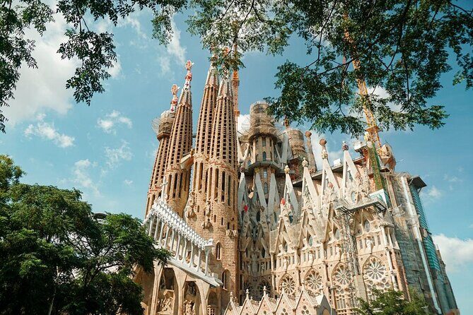 Barcelona: Sagrada Familia Fast Track Tour with Tower Option - Key highlights that make this tour worth your time