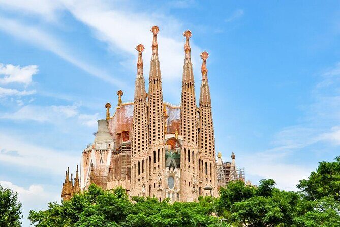 Barcelona: Sagrada Familia Semi-Private Guided Tour - Your 1-Hour-15-Minute Sagrada Familia Focus