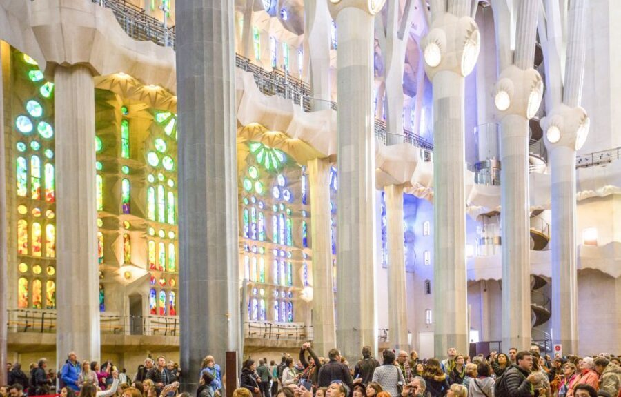 Barcelona: Sagrada Familia with Towers and Park Güell Tour - Meeting point at Gaudí Experience (Carrer de Larrard, 41): start on time