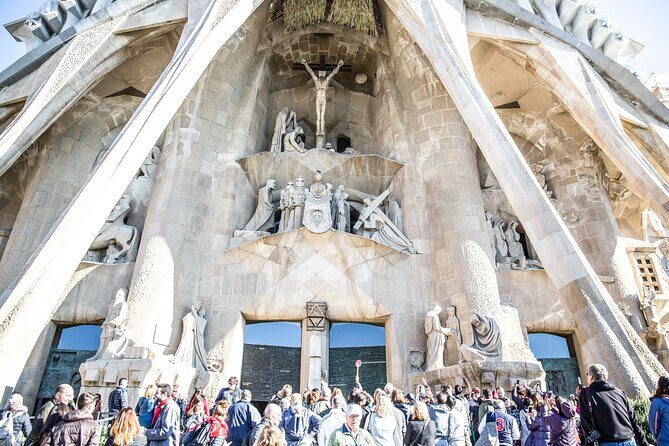 Sagrada Familia Fast Track Guided Tour - Dress Code and Church Rules: The Stuff That Can Stop You