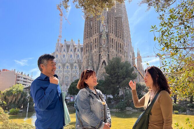 Sagrada Familia Tour with Express Entry and Local Guide - Avinguda Gaudi stop: learn the man before the monument