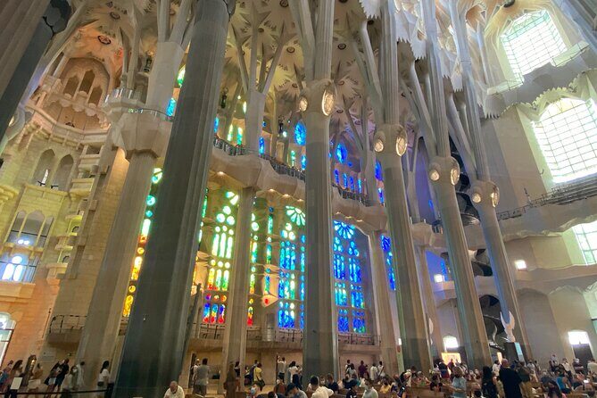 Sagrada Familia Tour with Express Entry and Local Guide - Meeting at Touring Pandas: a clean start next to the basilica