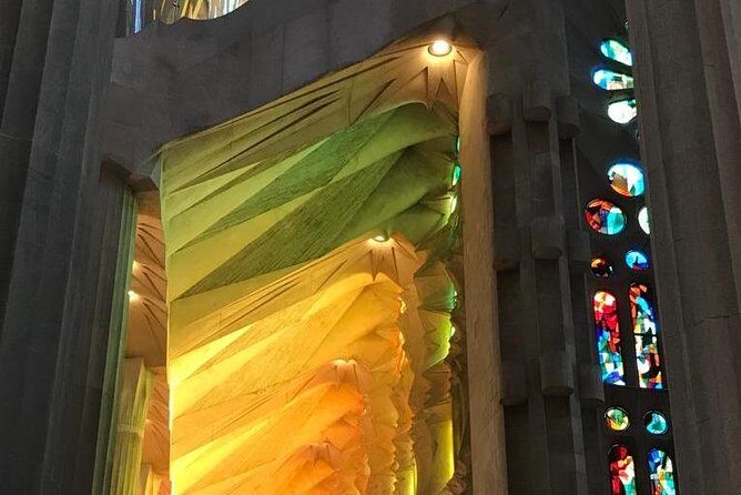 Skip The Line : La Sagrada Familia Guided Tour - Inside the Basilica: What You’ll Get in About Two Hours